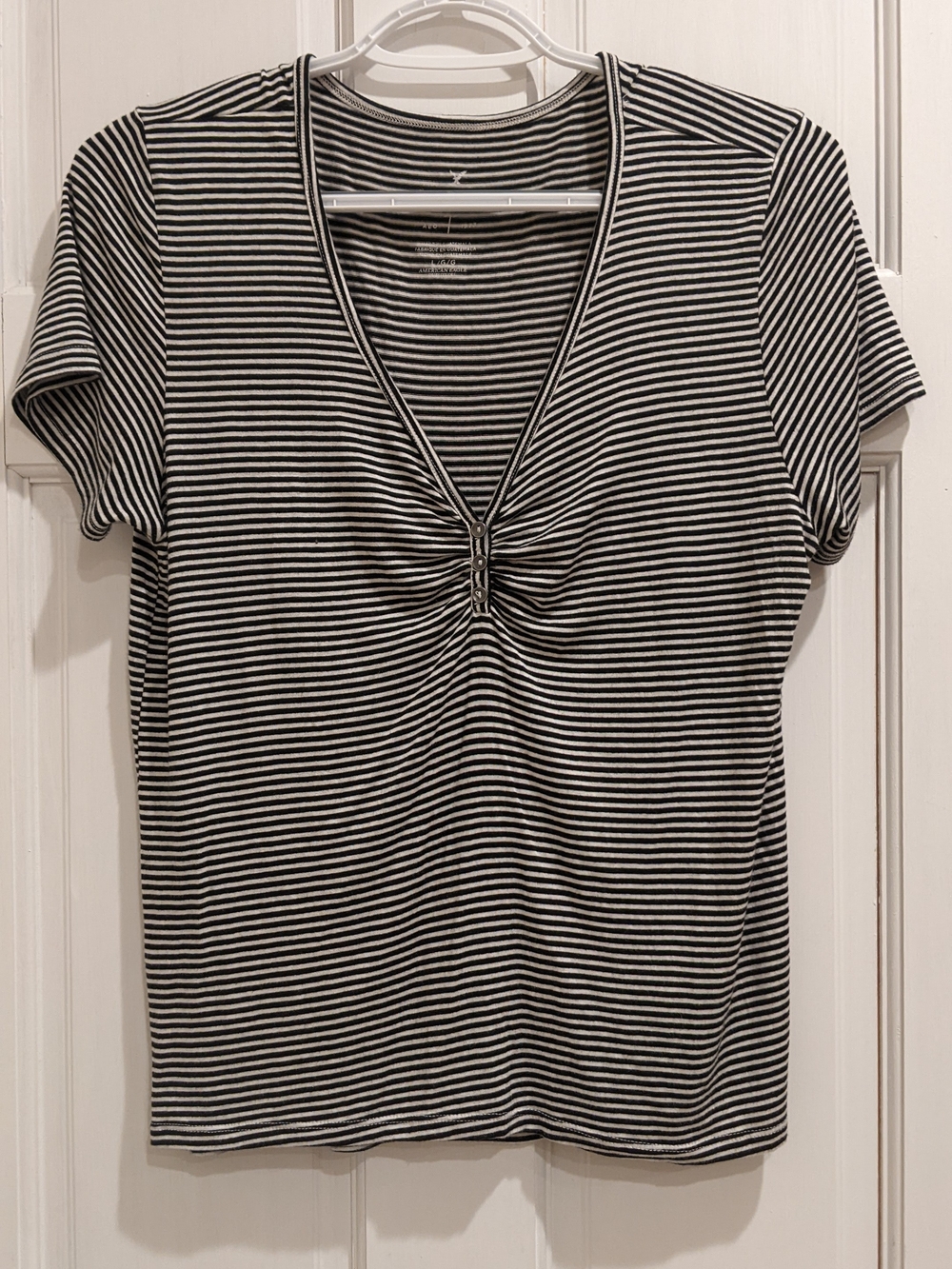 American Eagle Striped V-Neck Short Sleeve Top - Black & White, Size Large